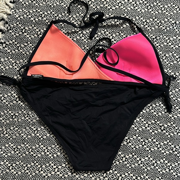 Bikini - Picture 2 of 3